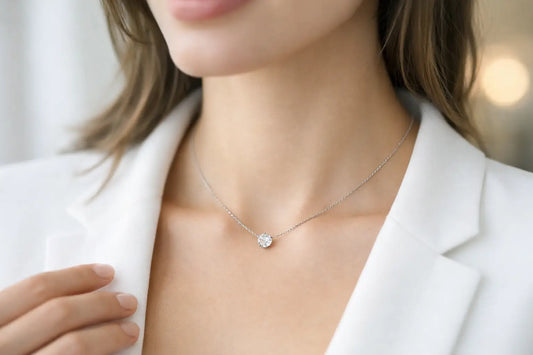 Collar minimalista con diamante de laboratorio