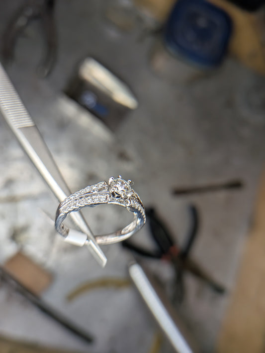 14k White Gold Engagement Ring .69 ct total ( .30 center )